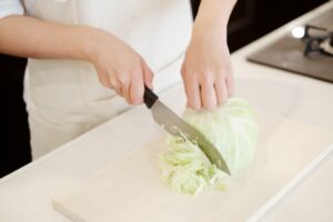 料理をする人
