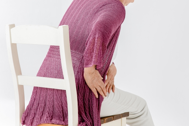 股関節が痛い原因を徹底解説|歩くと痛い・違和感があるときの主な疾患と対処法